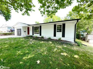 809 S 10th St, Centerville, IA 52544