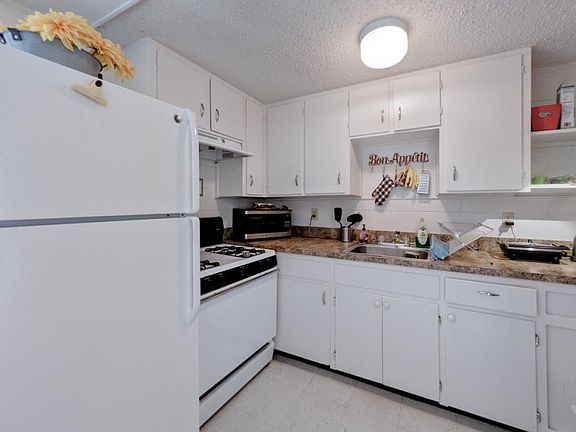 3rd image of 1824 NW 3rd Pl APT 23