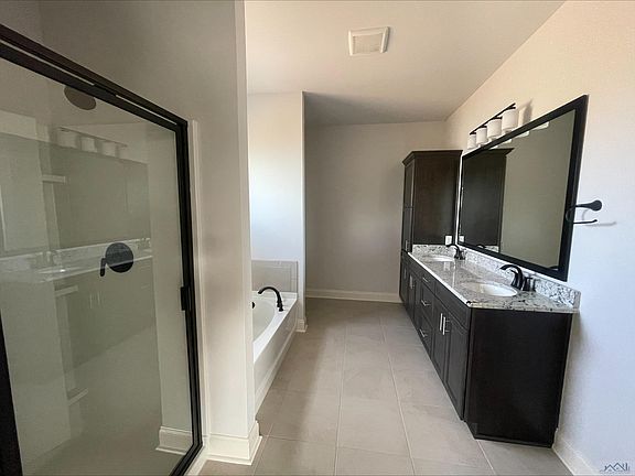 4th image of 373 Refinery Dr