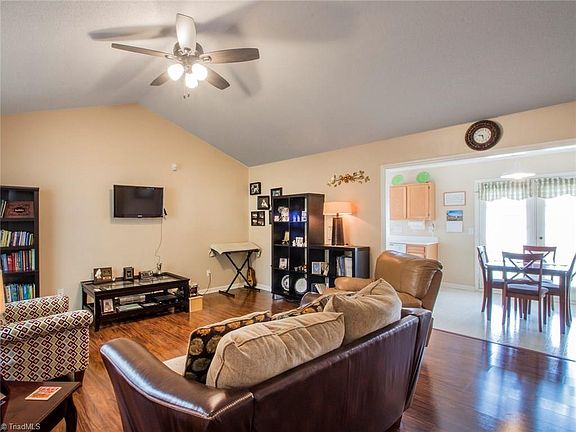5th image of 105 Hammond Dr