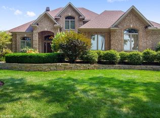 9409 Thousand Oaks Cir, Spring Grove, IL 60081