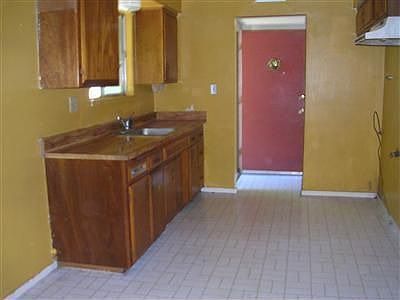 2nd image of 211 Beamer St
