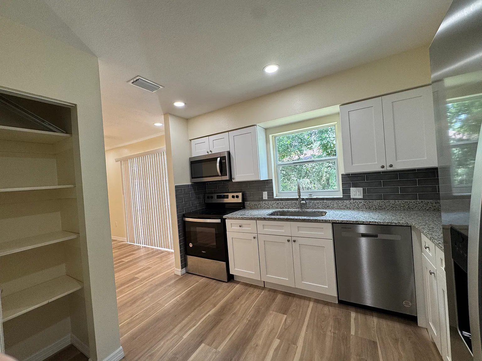 3 bed, 1192 sqft, $1,950 — Photo 4