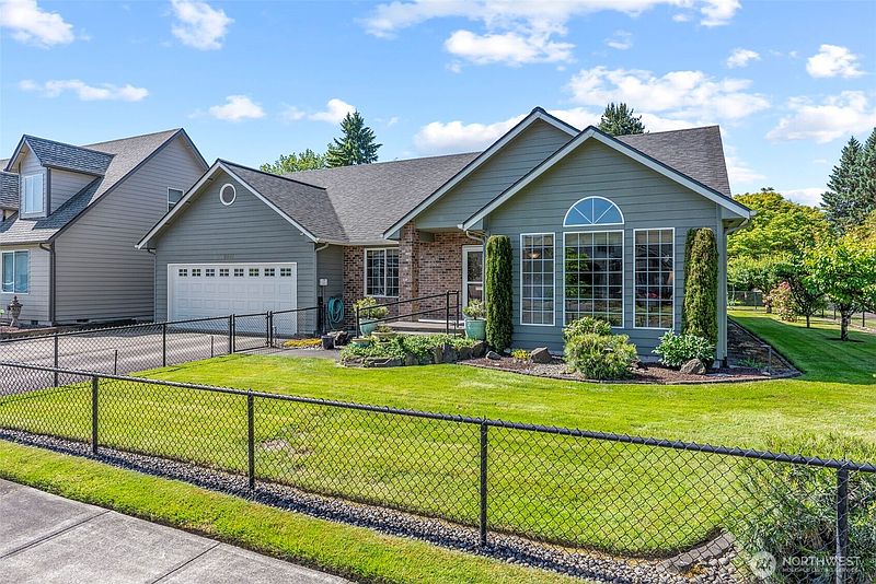 3rd image of 2951 Premiere Place