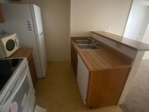 4th image of 1361 E University Ave APT 206