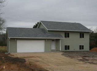 686 S Sandcrest Ave, Wautoma, WI 54982