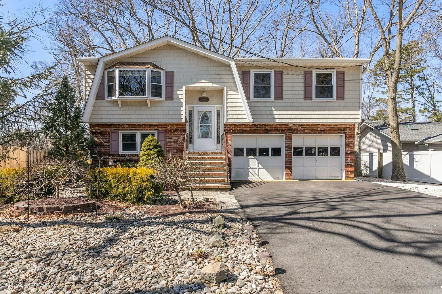 1161 Bradford Dr photo 1
