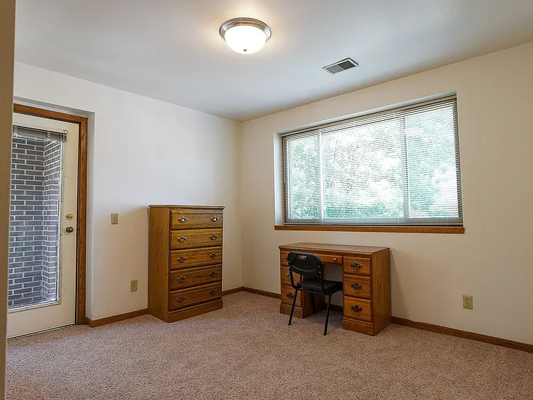 415 N Henry St — Photo 34