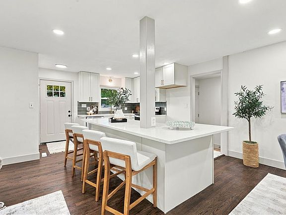 2nd image of 7907 Reinhardt Ln
