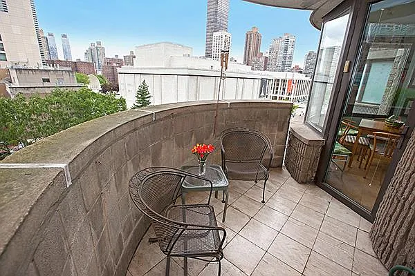 Sold by William Raveis Real Estate | media 9