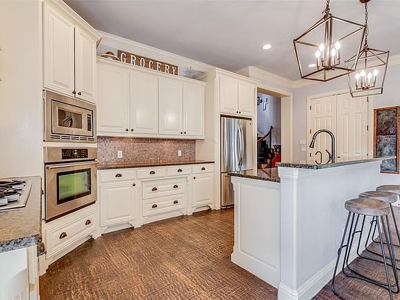 2nd image of 2909 Zinfandel Ln