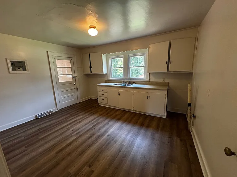 816 Churchill Dr — Photo 15