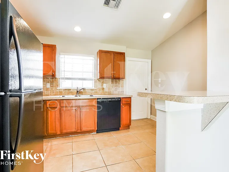 6136 Hellman Ave — Photo 6