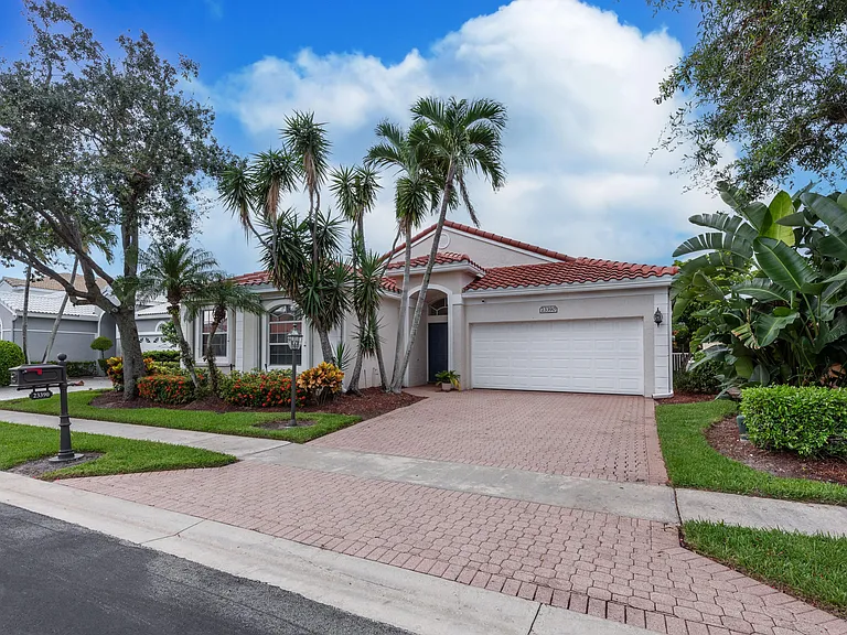 23390 Torre Cir — Photo 3