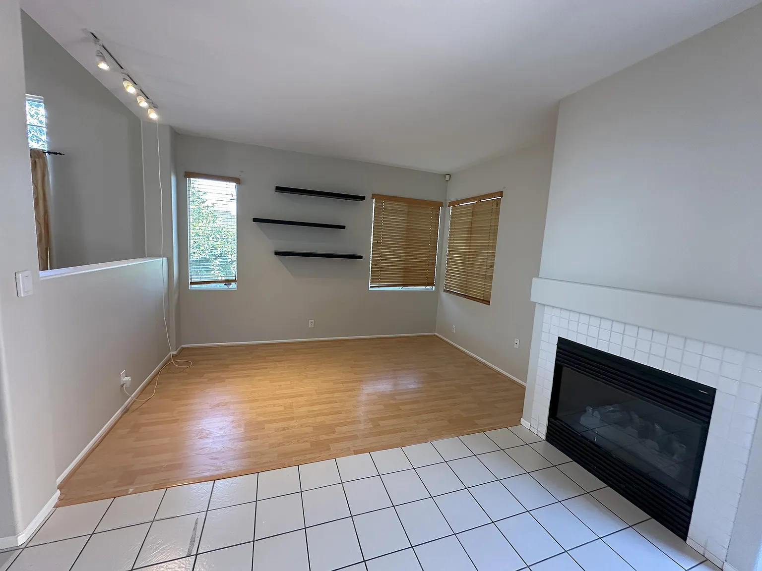 237 Spurwood Ln — Photo 2