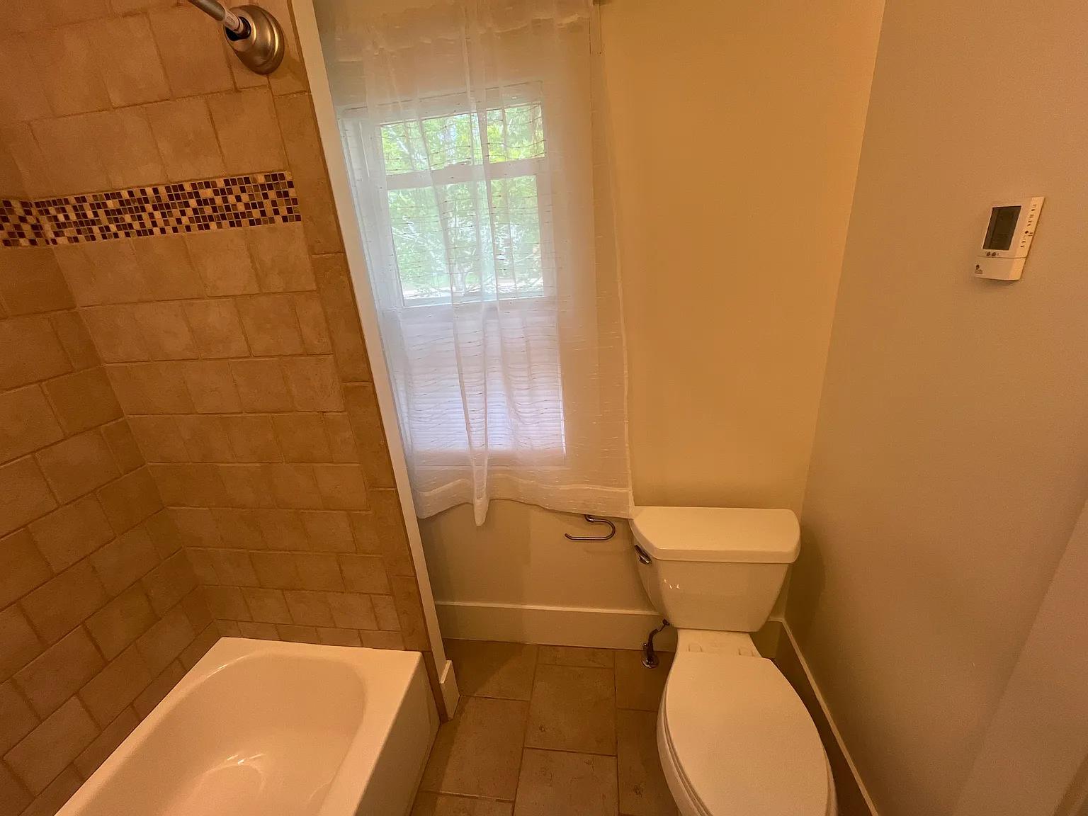 3 bed, 1051 sqft, $2,700 — Photo 3