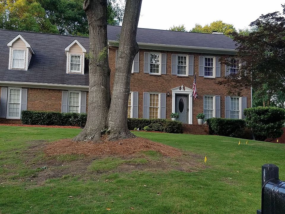 2nd image of 1584 Twelve Oaks Cir