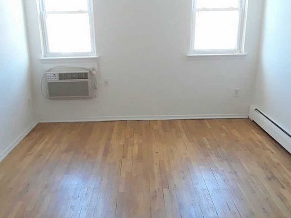 5th image of 34 Bay 43rd St #2