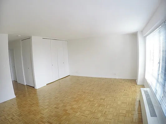 Rented by Solow Realty | media 23