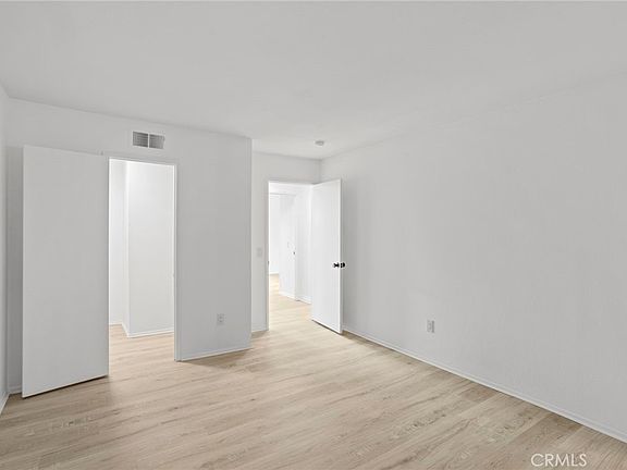 3rd image of 4719 Knickerbocker Ln