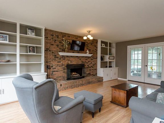 4th image of 667 Oak Knoll Dr