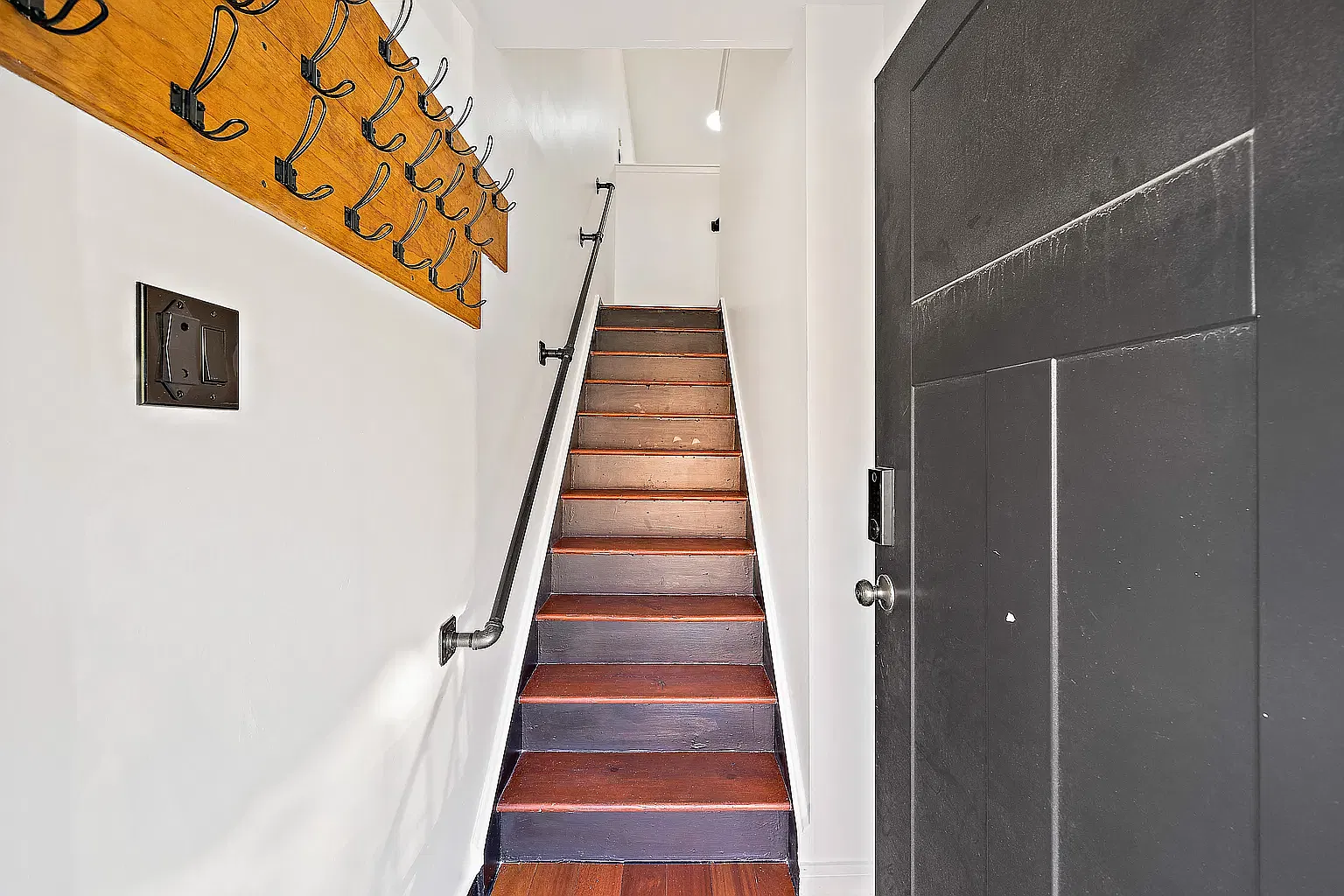 682 Lexington Avenue — Photo 1