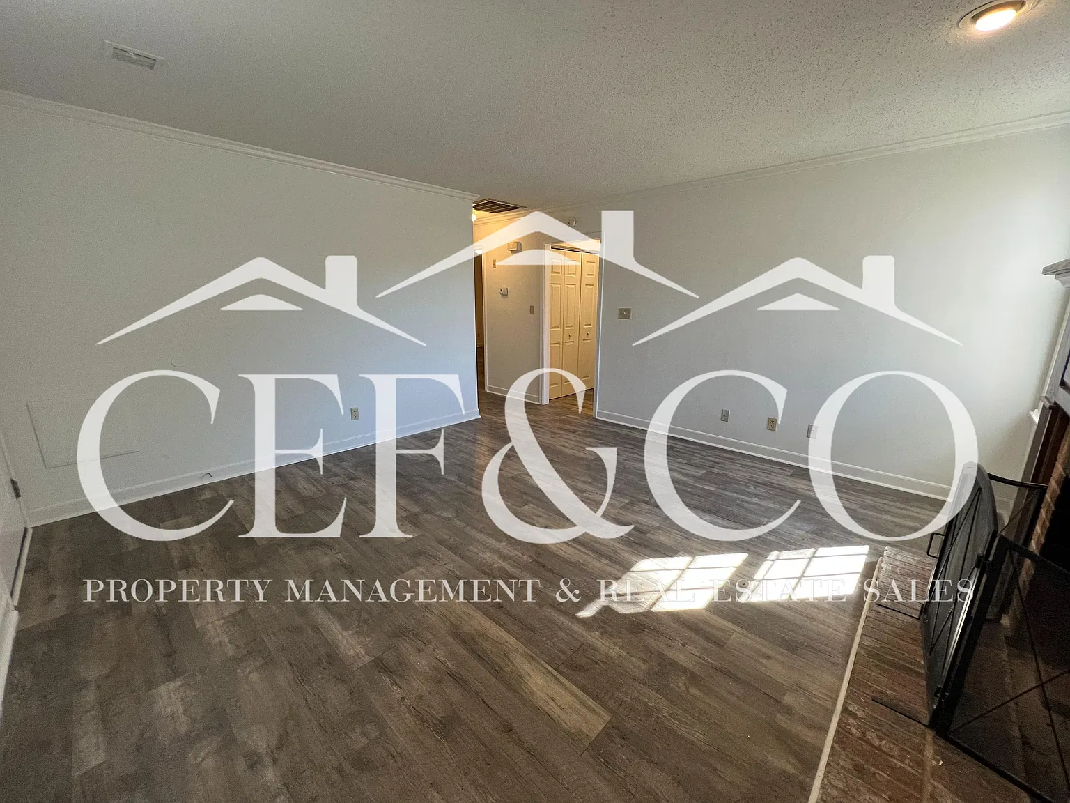 2 bed, 1.5 bath, 1020 sqft, $1,050 — Photo 3
