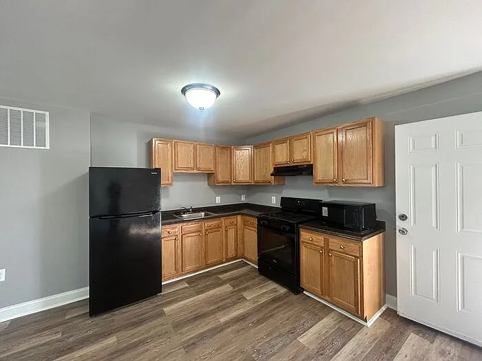 2700 Pelham Ave — Photo 3