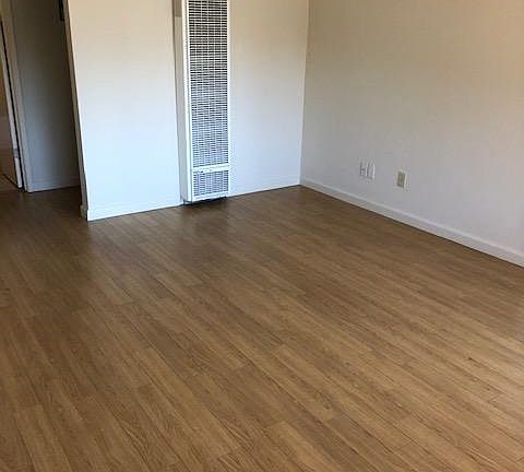 5th image of 610 Grand Fir Ave #13