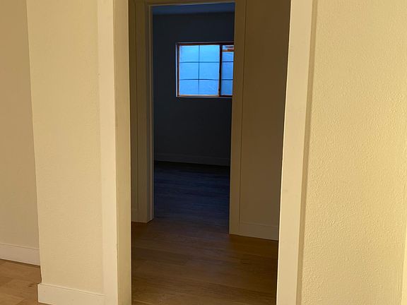 5th image of 208 N Poinsettia Ave