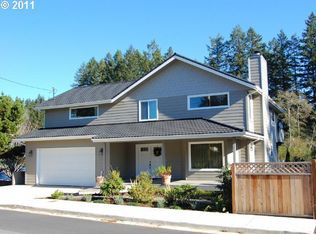 932 7th St, Brookings, OR 97415