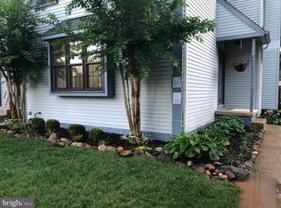 15 Berkeley Ct, Sterling, VA 20165