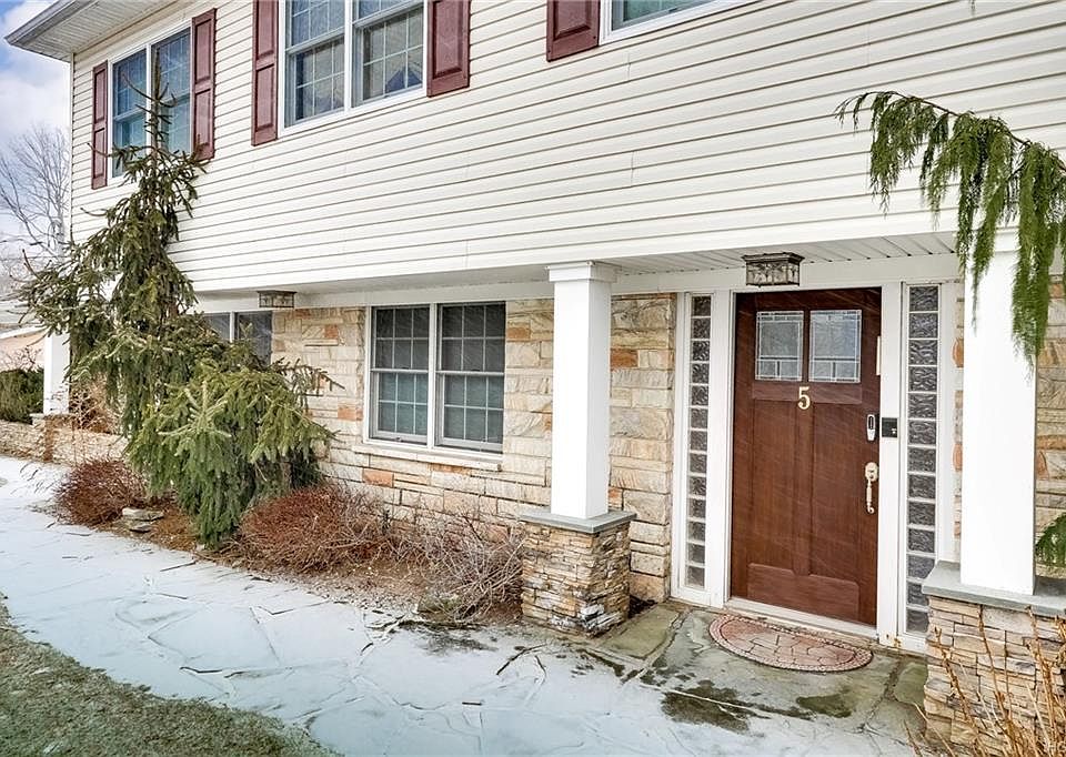 1st image of 5 Holland Ln