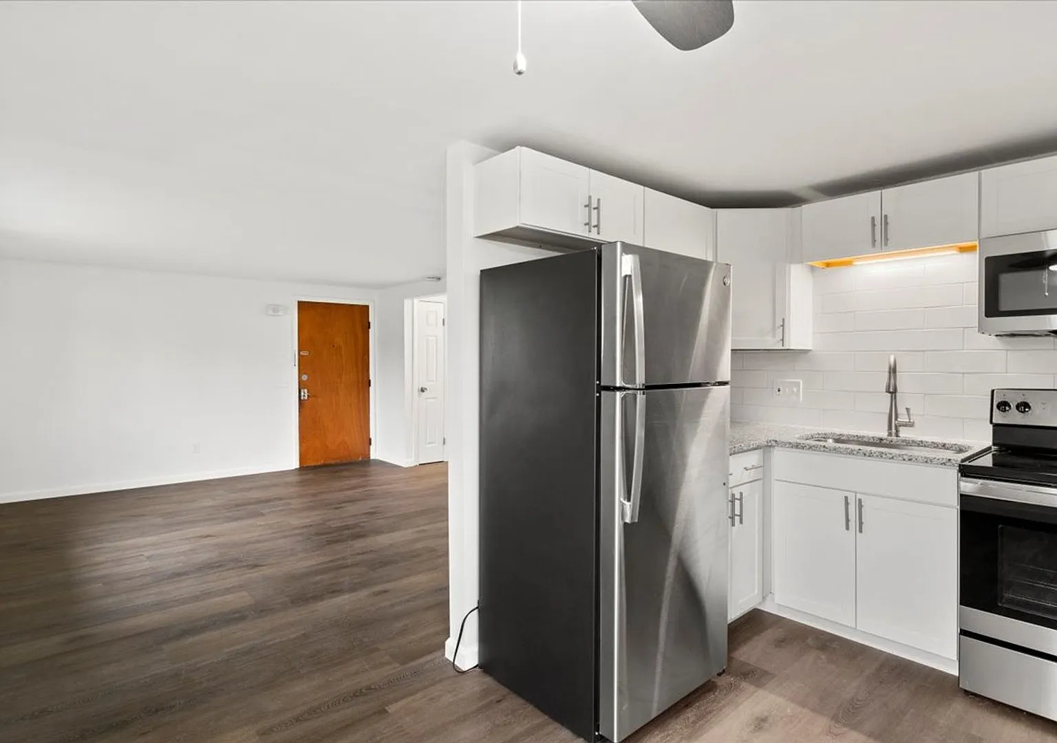 Burke Crest Apartments — Photo 2