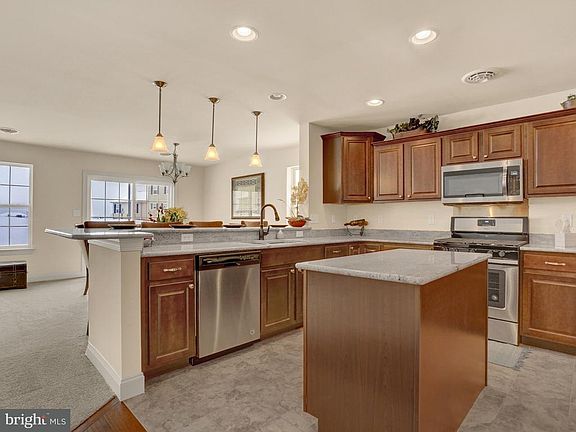 4th image of 1156 Park Ave
