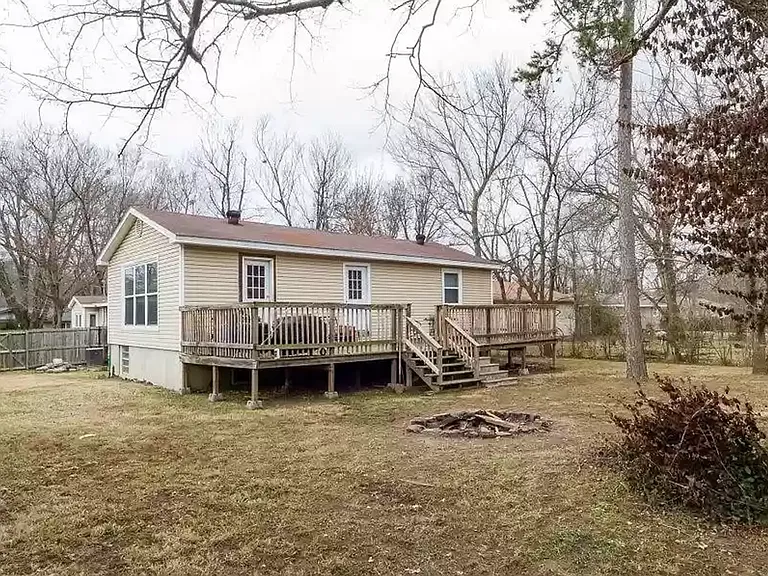 1144 N Vista Pl — Photo 21