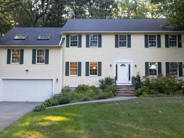 4 Mead Cir, Lexington, MA 02420
