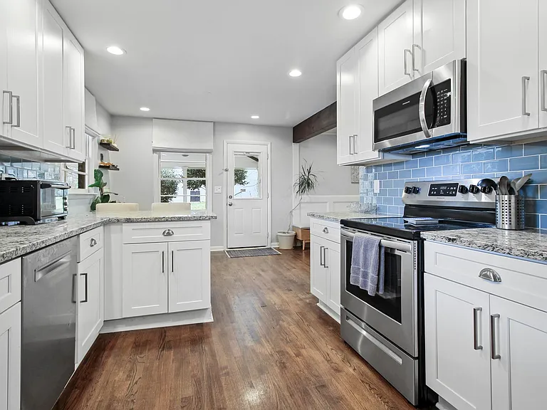 2259 Collier Dr — Photo 6