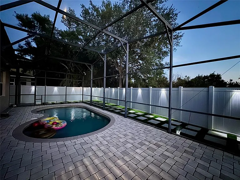 6811 Helmsley Cir — Photo 22