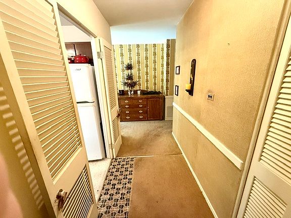 4th image of 21W331 Ahlstrand Rd