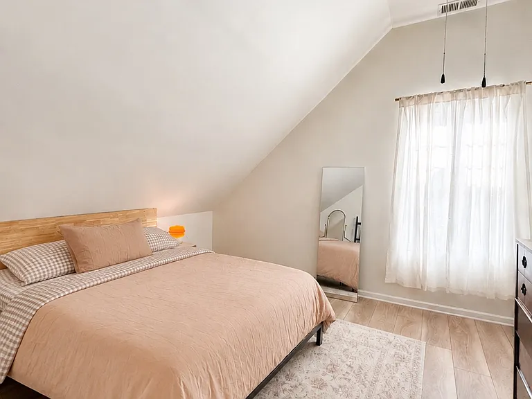 1703 N Washtenaw Ave #2R — Photo 8