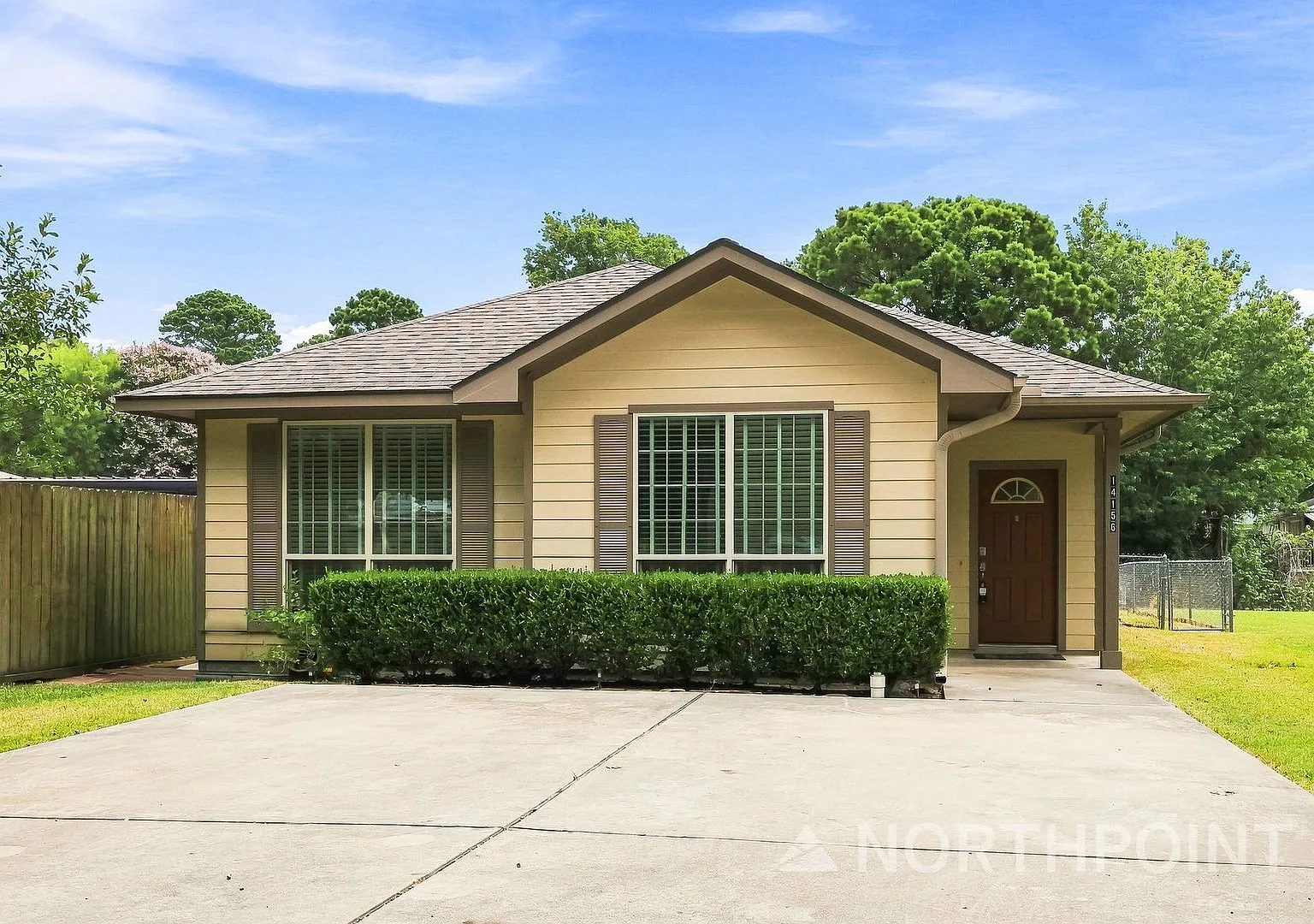3-Bedroom, 2 Bath Single Family for Rent in Willis,TX | Lake Life & Modern Kitchen — Photo 1