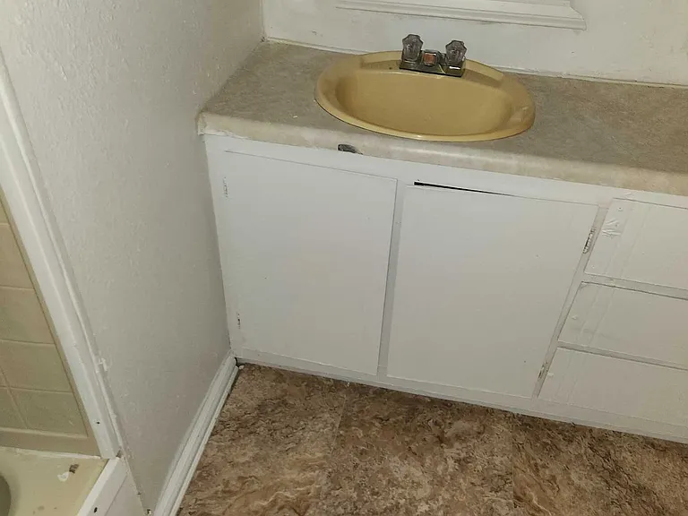 11202 Private Road 6104 — Photo 17