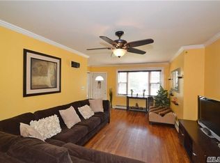 383 S 16th St, Lindenhurst, NY 11757
