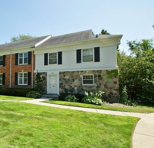 900 Trailwood Path #1, Bloomfield Hills, MI, 48301