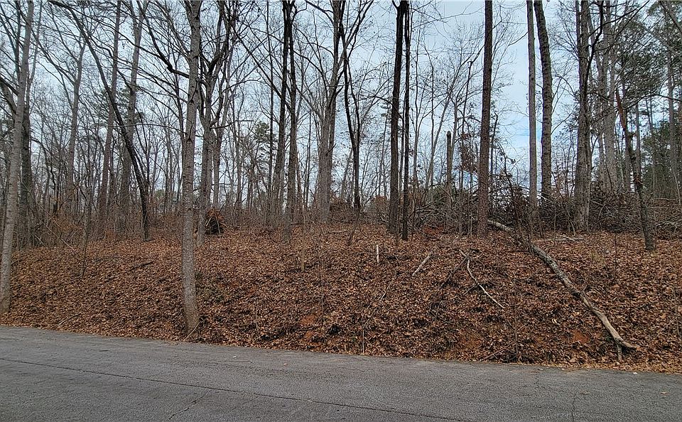 1st image of 104 Quail Hollow Cir