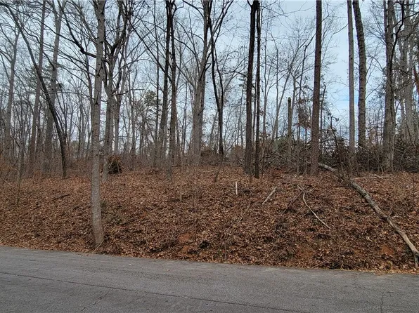 104 Quail Hollow Cir, Westminster, SC 29693