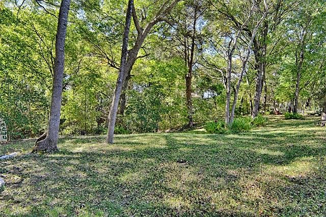 2nd image of 814 Mill Creek Rd