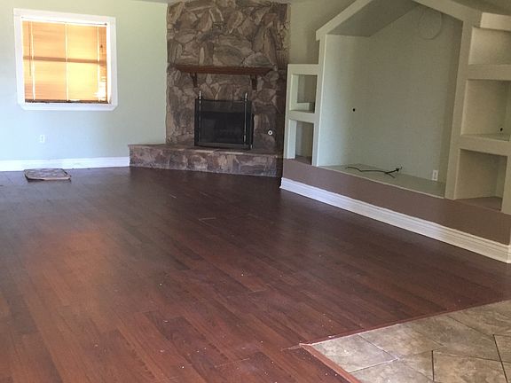 2nd image of 3240 Bradbury St