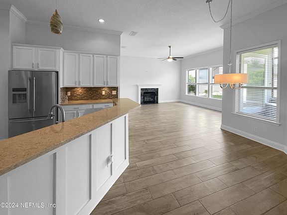 5th image of 604 HEADWATERS Lane